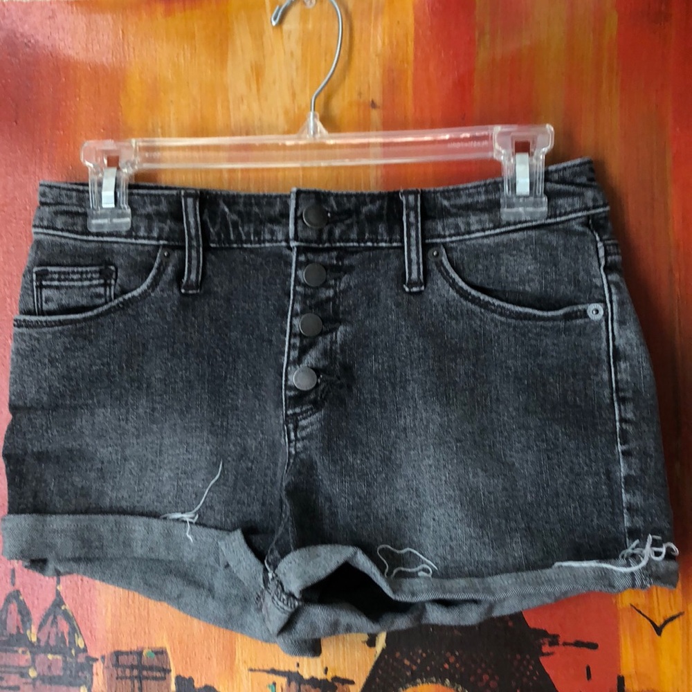 black jean shorts. high rise shortie